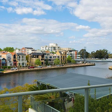 East Perth Suites Hotel Экстерьер фото