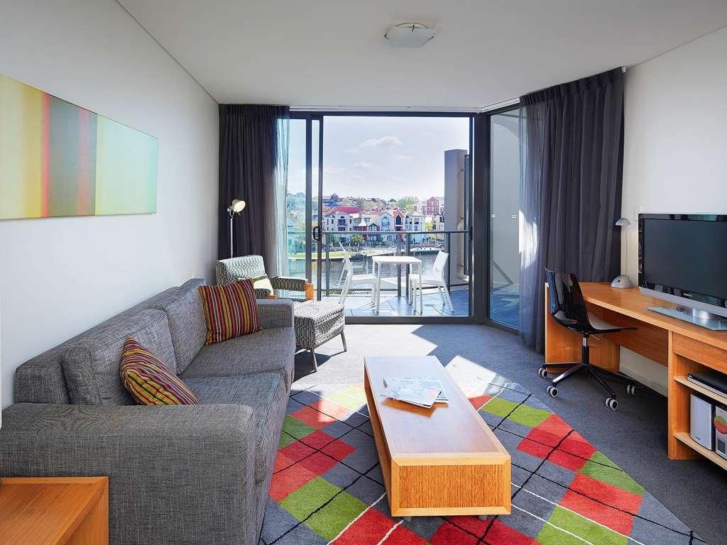 East Perth Suites Hotel Экстерьер фото
