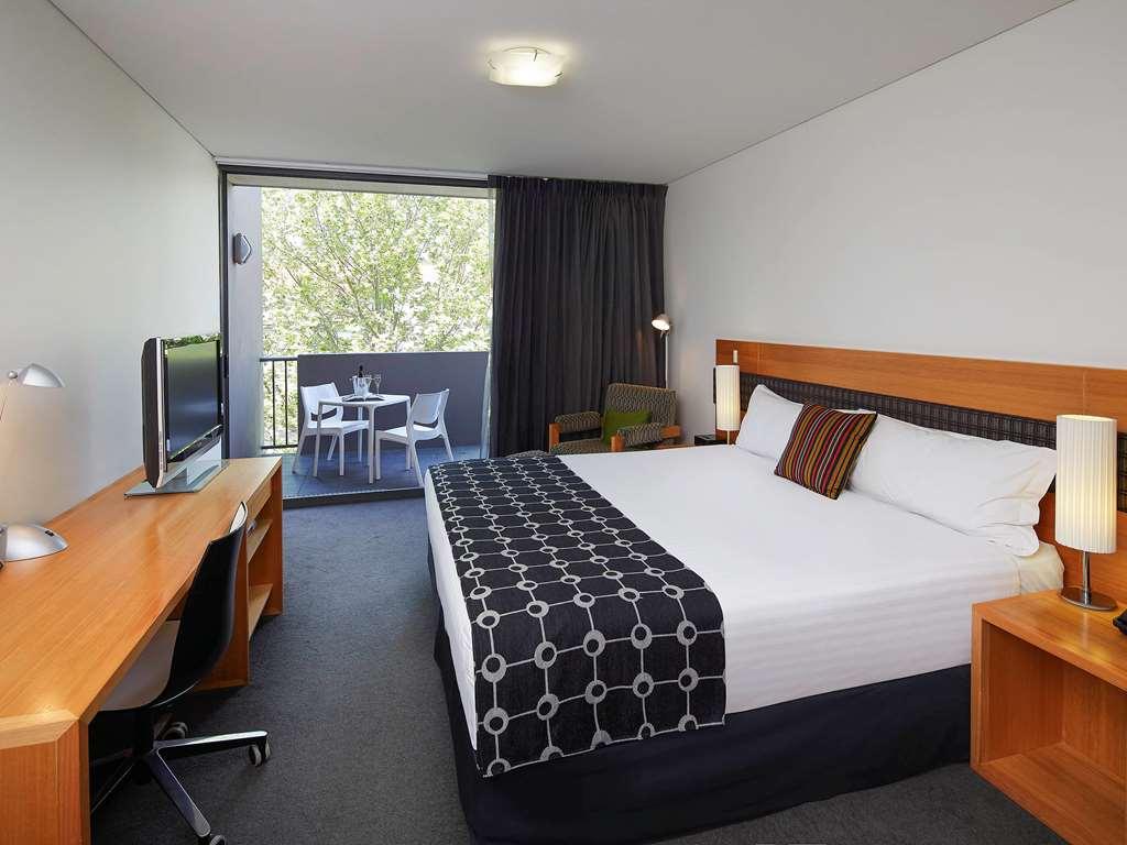 East Perth Suites Hotel Экстерьер фото