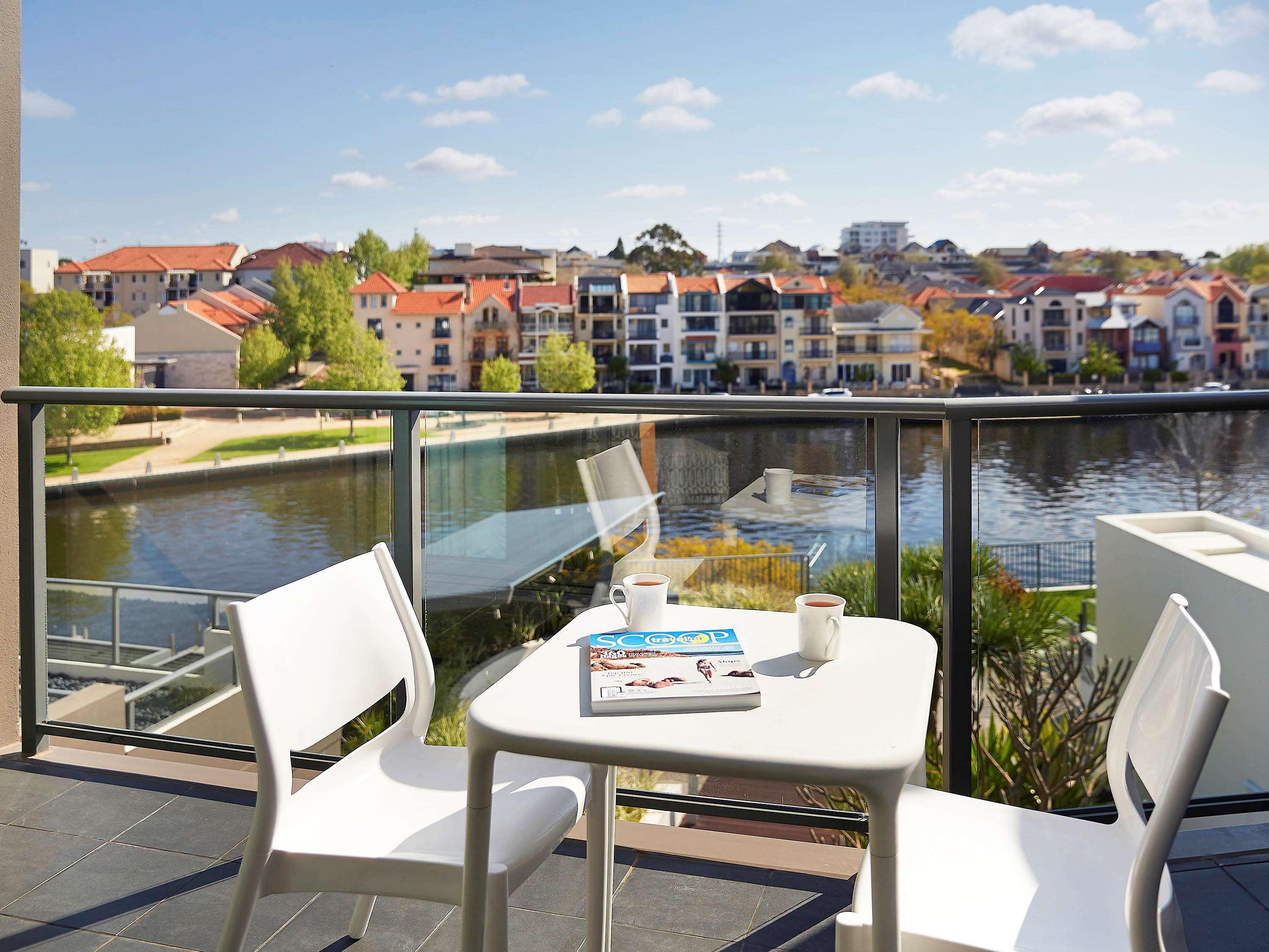 East Perth Suites Hotel Экстерьер фото