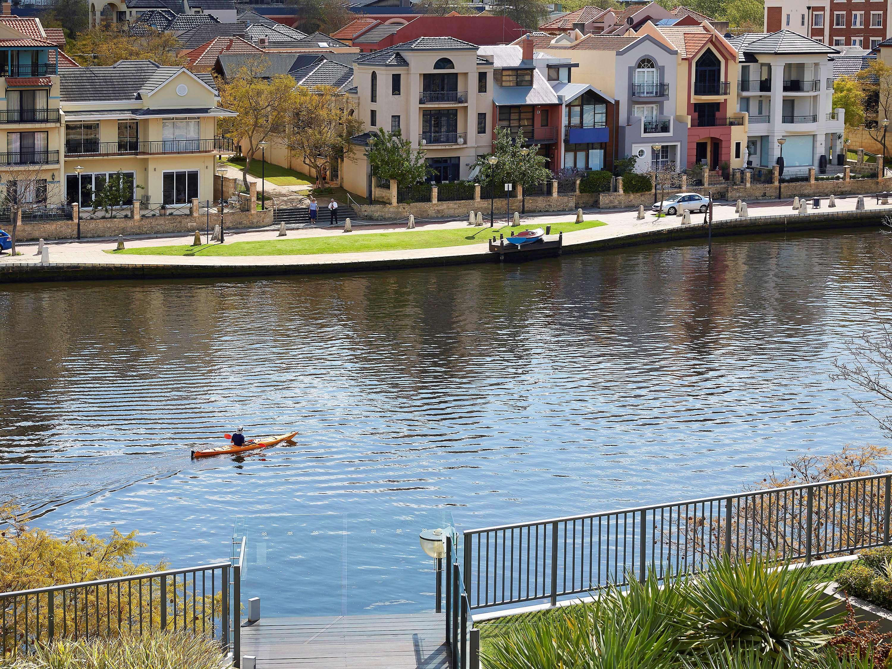 East Perth Suites Hotel Экстерьер фото