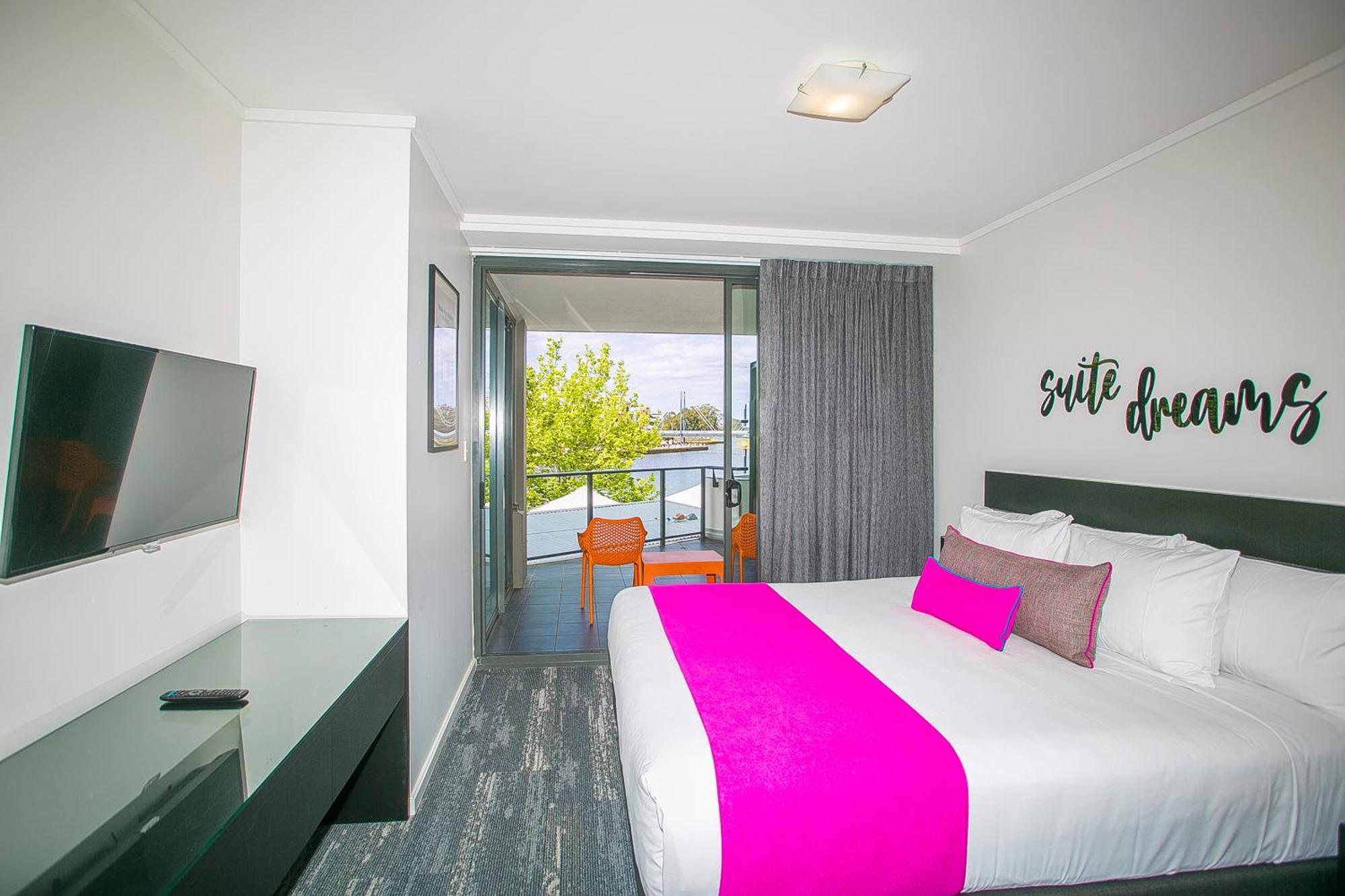 East Perth Suites Hotel Экстерьер фото
