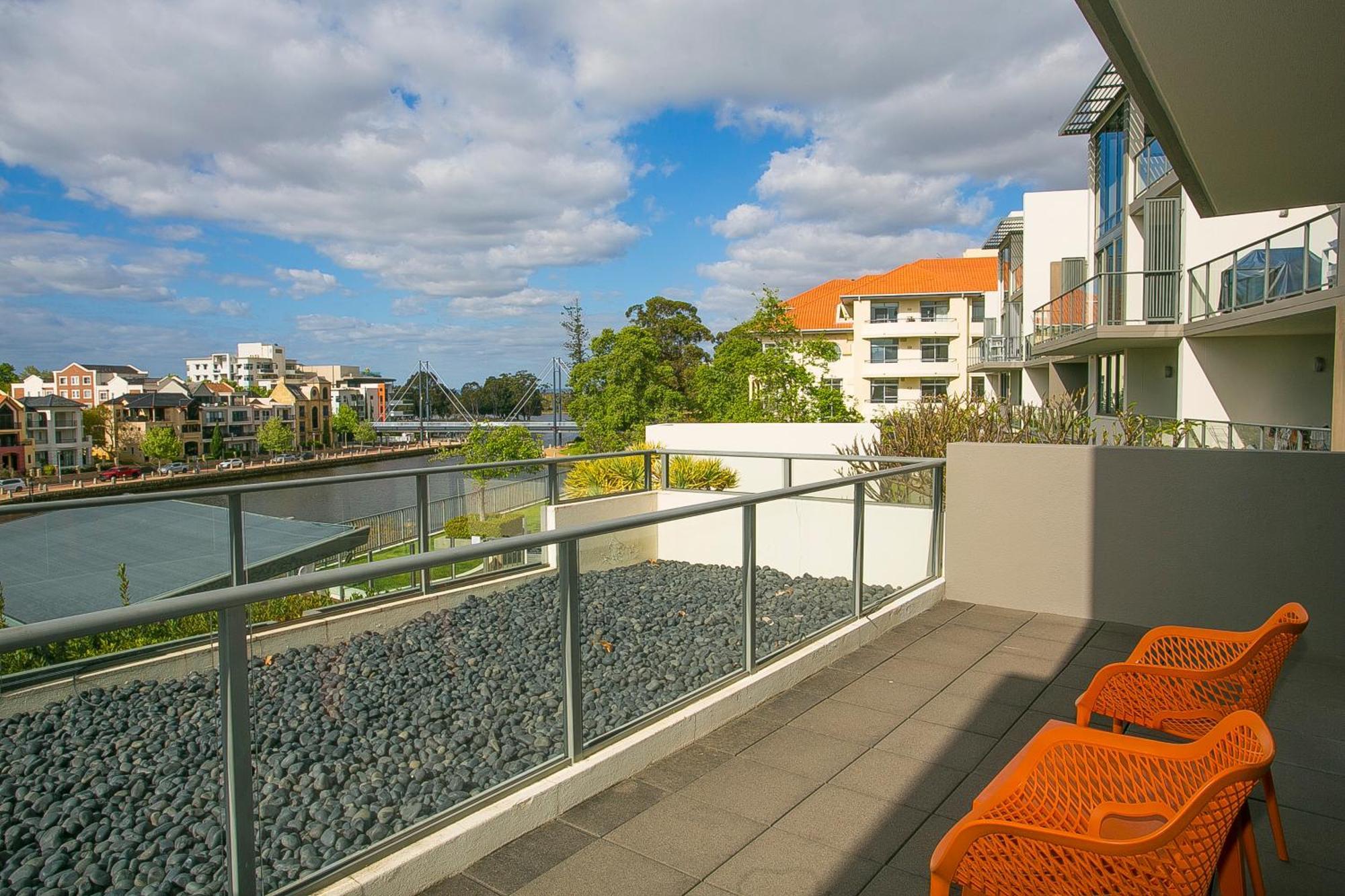 East Perth Suites Hotel Экстерьер фото