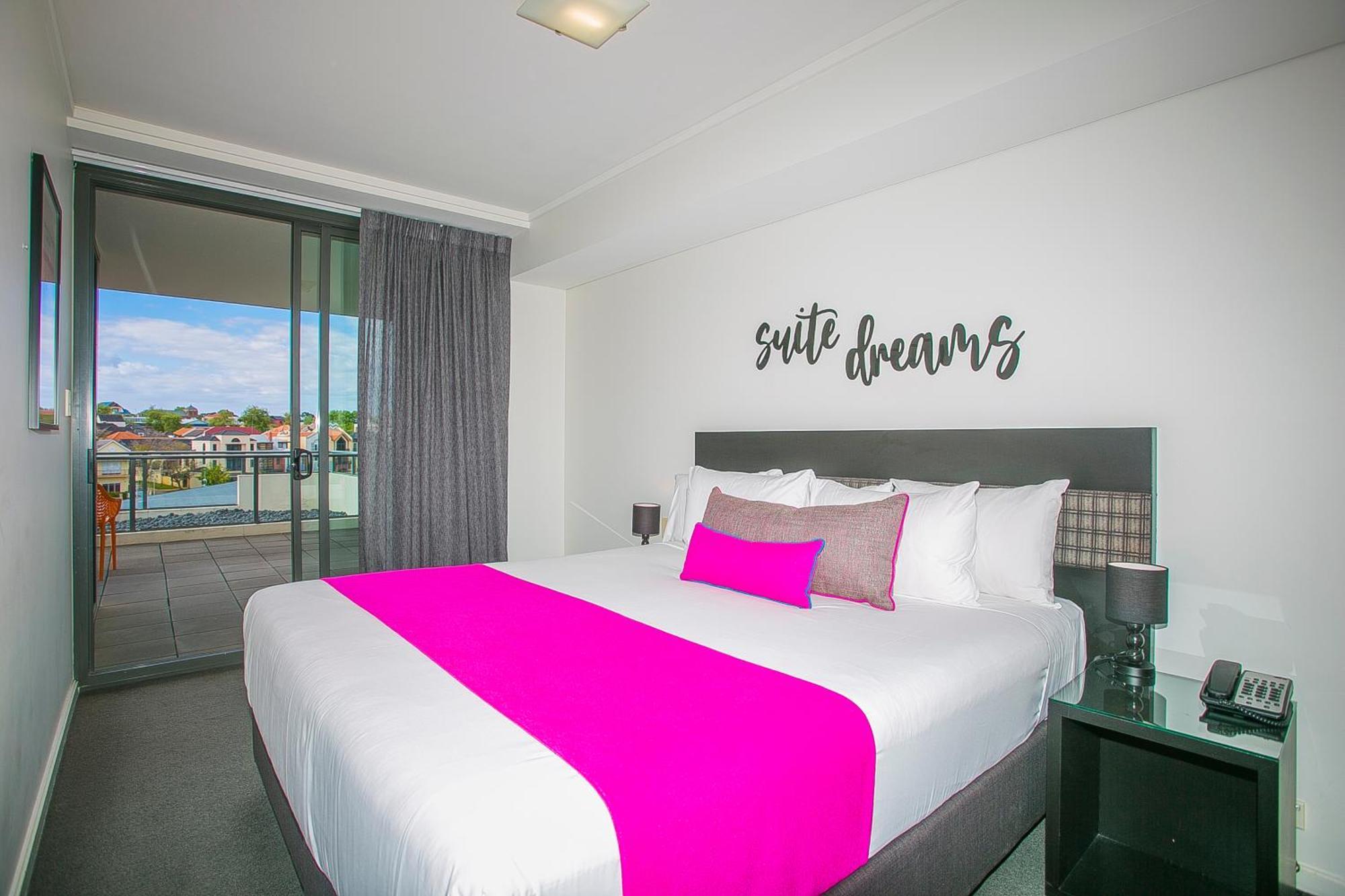 East Perth Suites Hotel Экстерьер фото